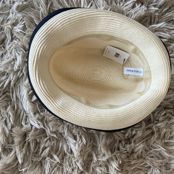 Perfect sun hat never worn. Calvin Klein - Picture 2 of 4